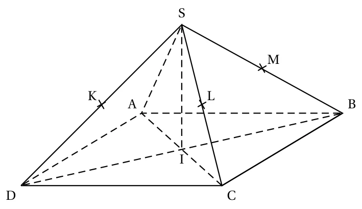 Pyramide SABCD à base carrée ABCD, de centre I, avec les milieux K de [SD], L de [SC] et M de [SB]